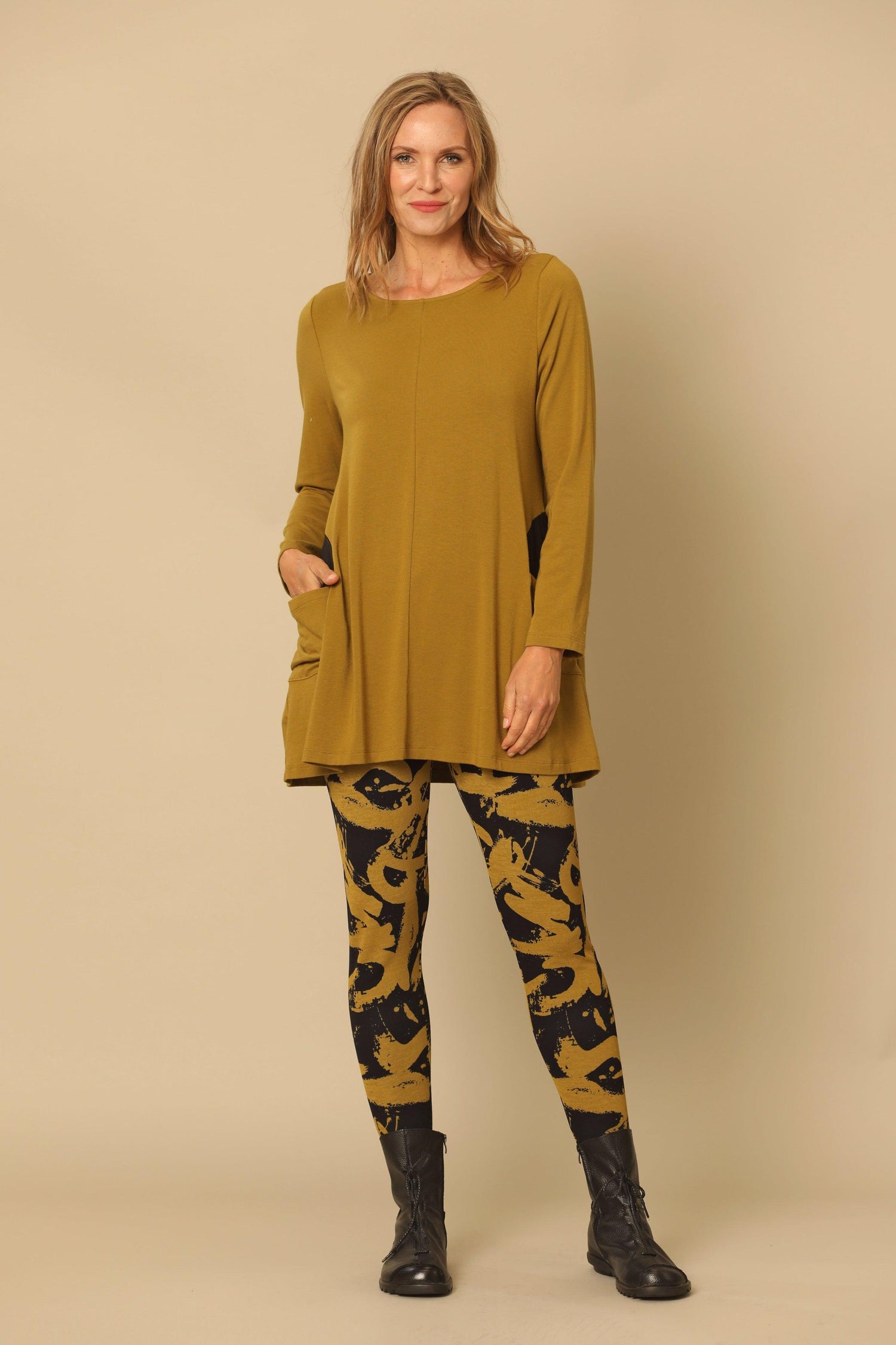 Marilyn Legging - M88816 Chalet bottom front & side